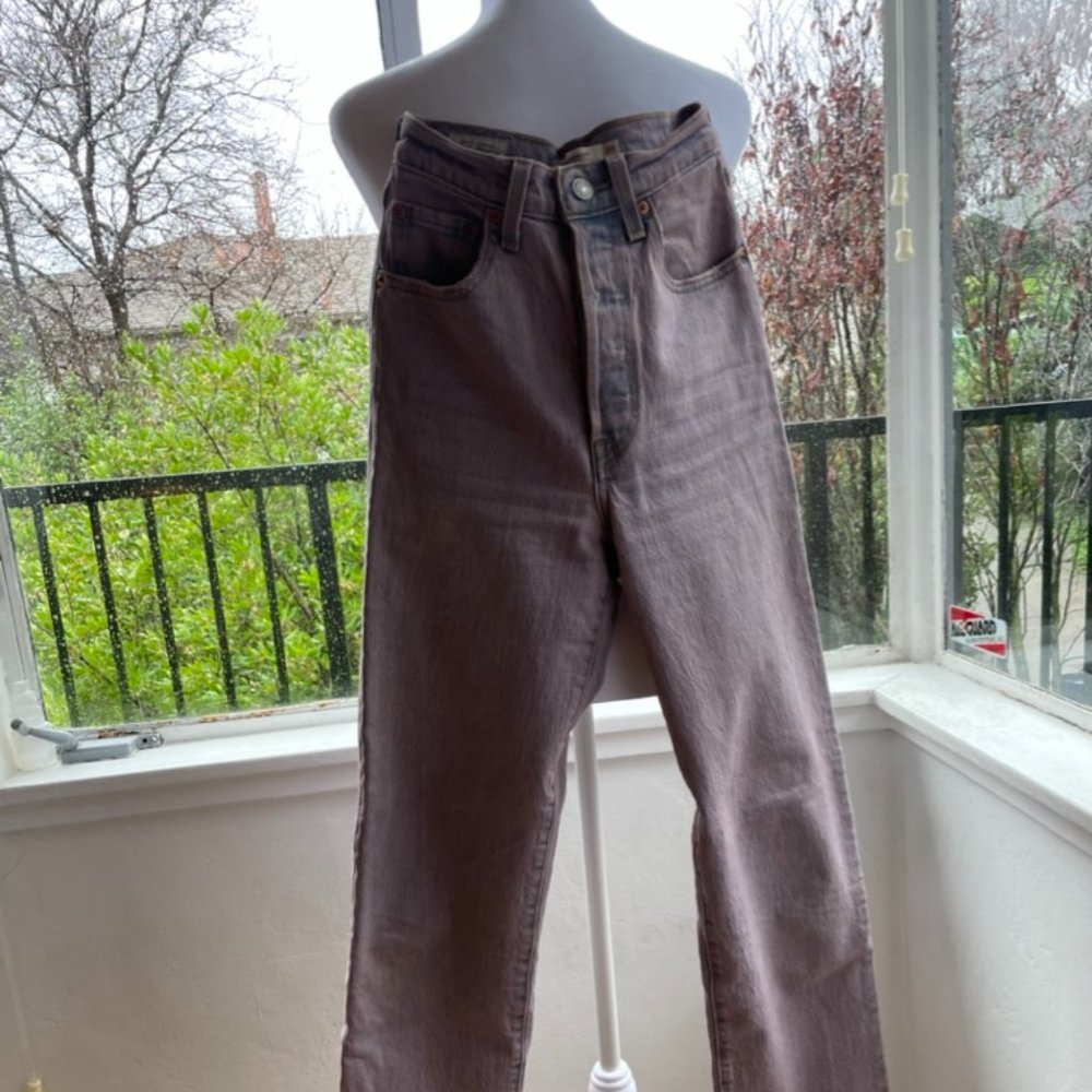 Levi’s Ribcage Straight Leg Jean in purple acid wash
